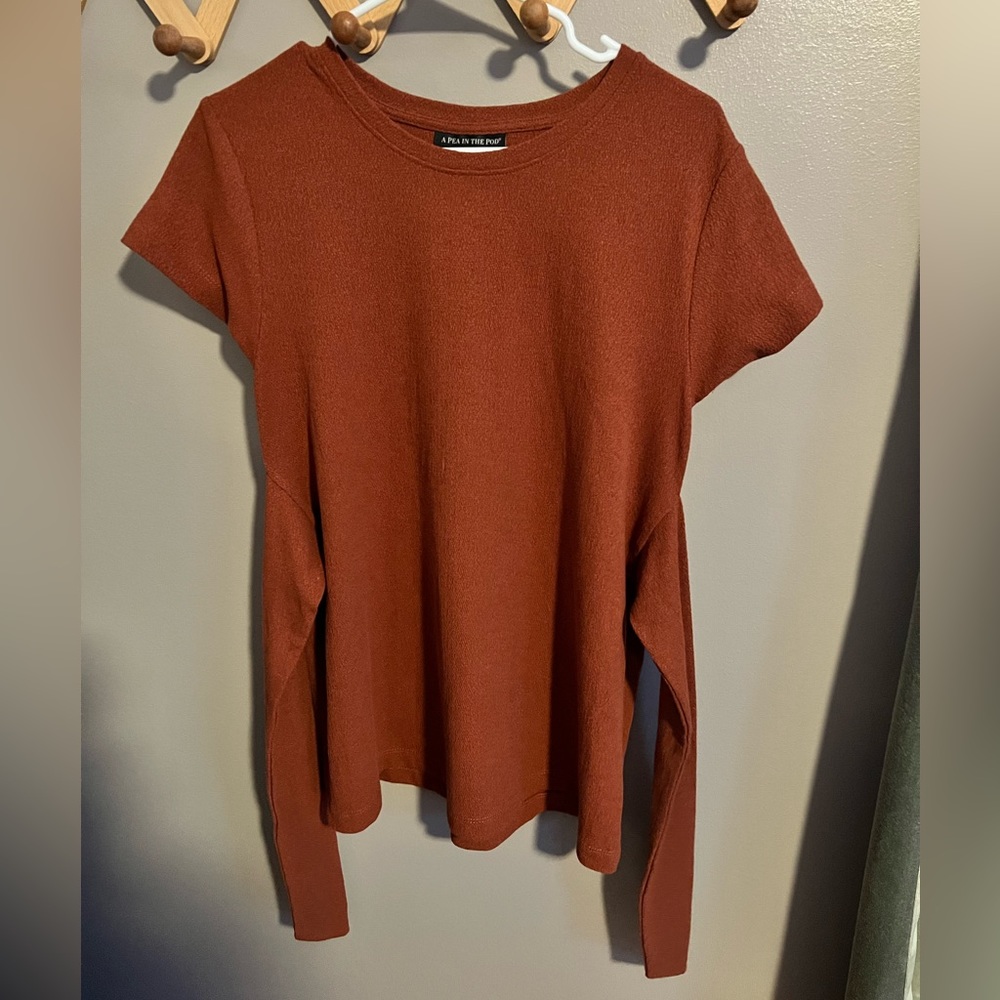 A Pea in the Pod MATERNITY Burnt Orange Wrap Top - Size Medium